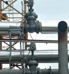 DN450 gate valve installed in field pipeline system